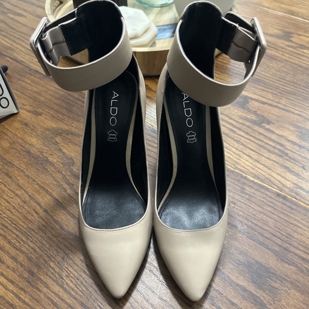 ALDO Women's Beige Leather Pointed Toe Ankle Strap Stiletto Buckle US 8